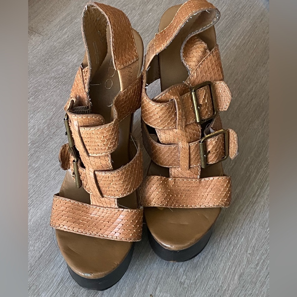 Aldo Women's Tan Platform Heels Europe size 39